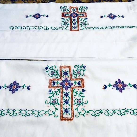 NWOT Pair Hand Embroidered CROSS - Picture 4 of 6